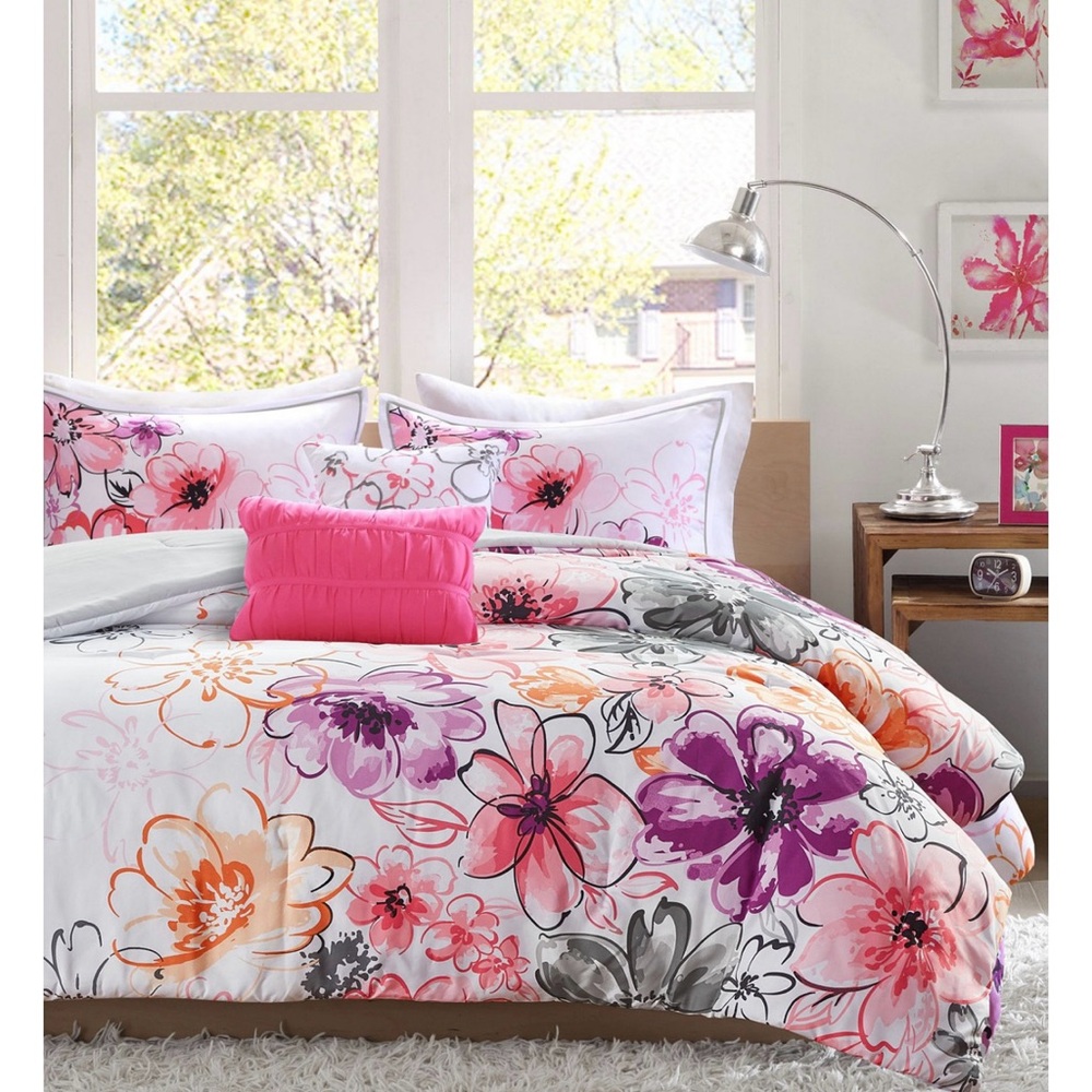 NWT Floral Multicolor Bedding Set Twin/Twin XL